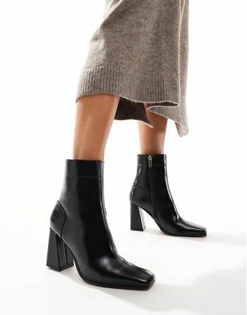 Everest flared heel boots in black