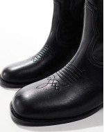 ‌Stylish western knee boots in black
