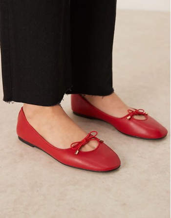 key hole ballet flat in red