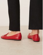 key hole ballet flat in red